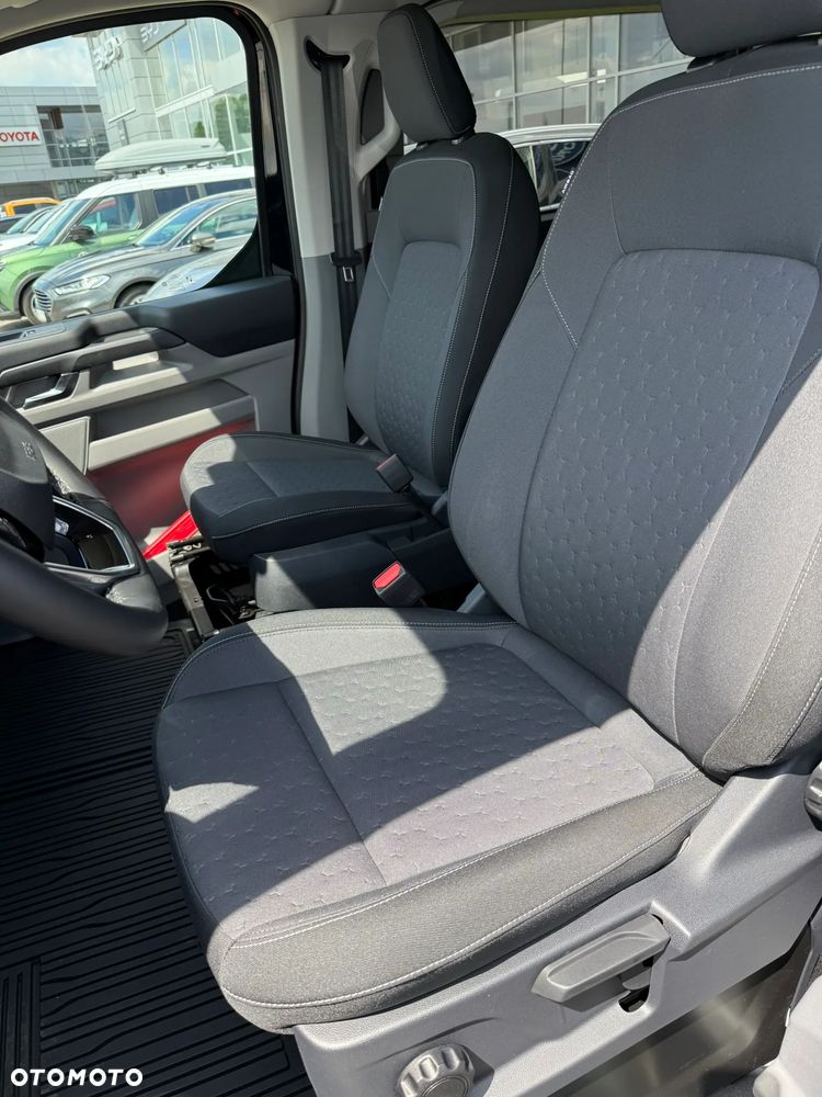 Ford Tourneo Custom - 21