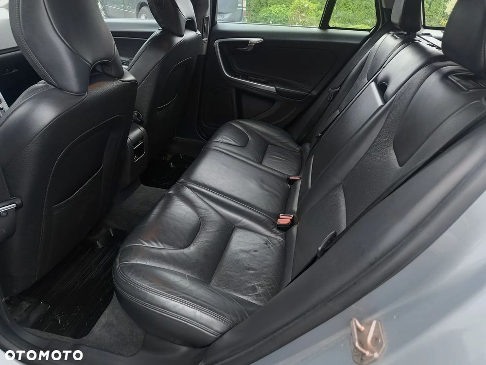 Volvo V60 D6 AWD Plug-in Hybrid Summum - 30
