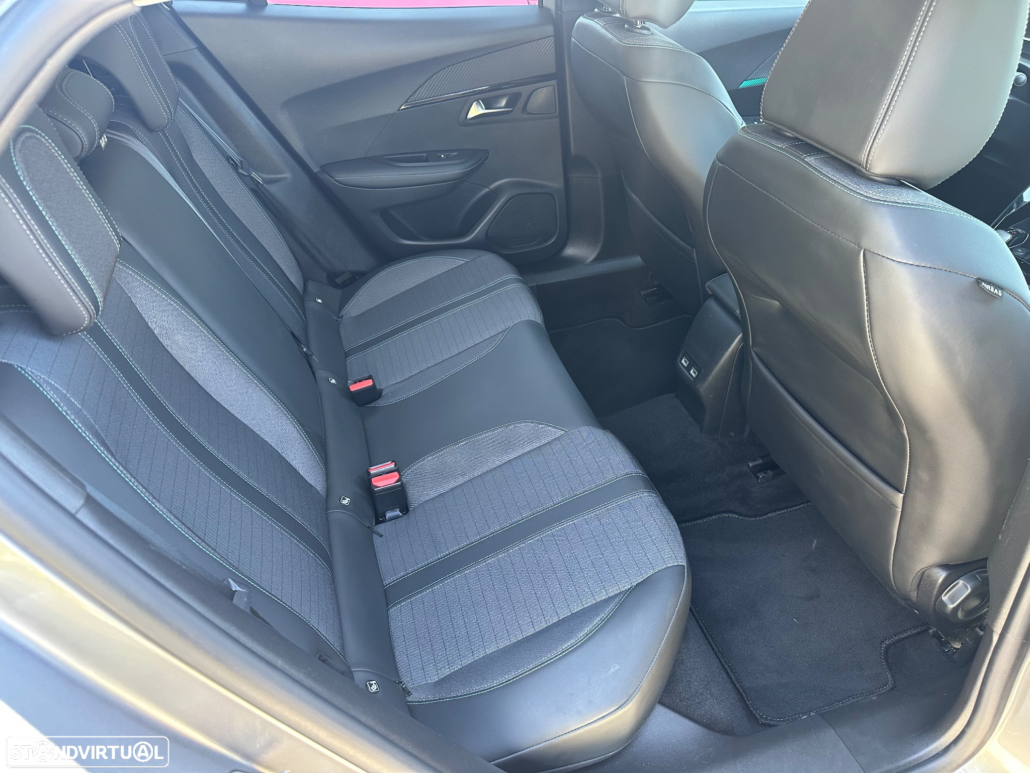 Peugeot 2008 1.5 BlueHDi Allure Pack EAT8 - 16