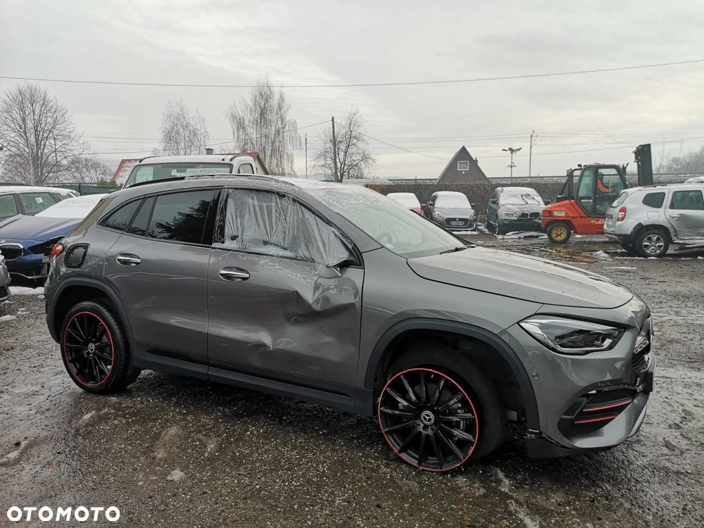 Mercedes-Benz GLA - 10