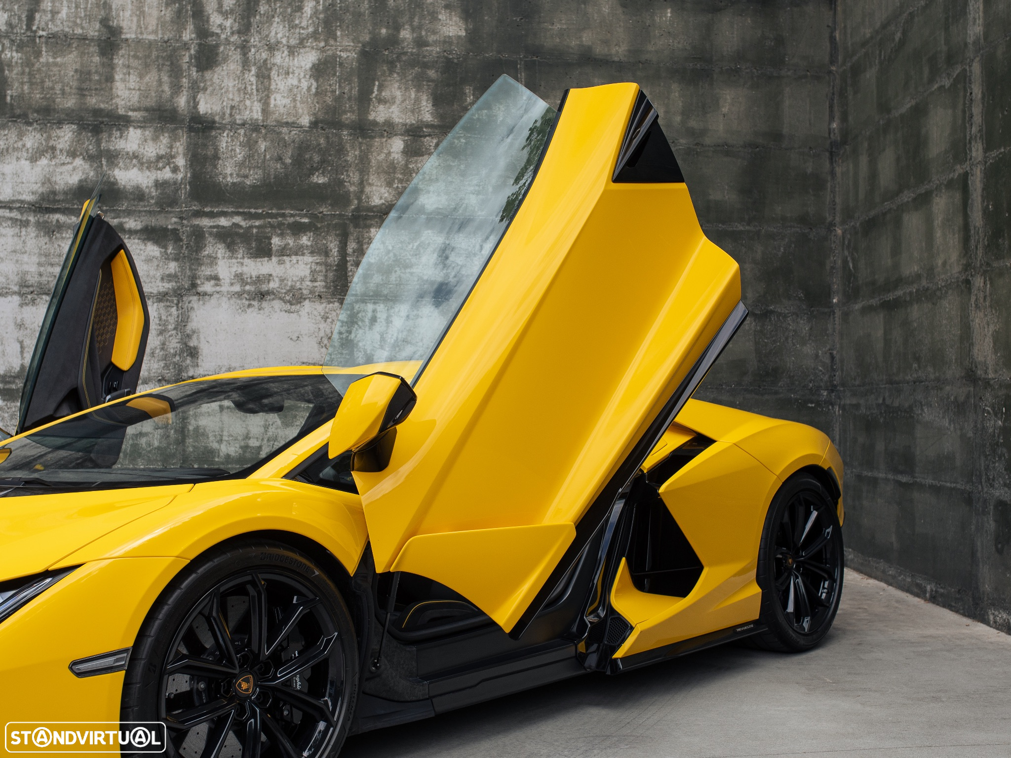 Lamborghini Revuelto - 13