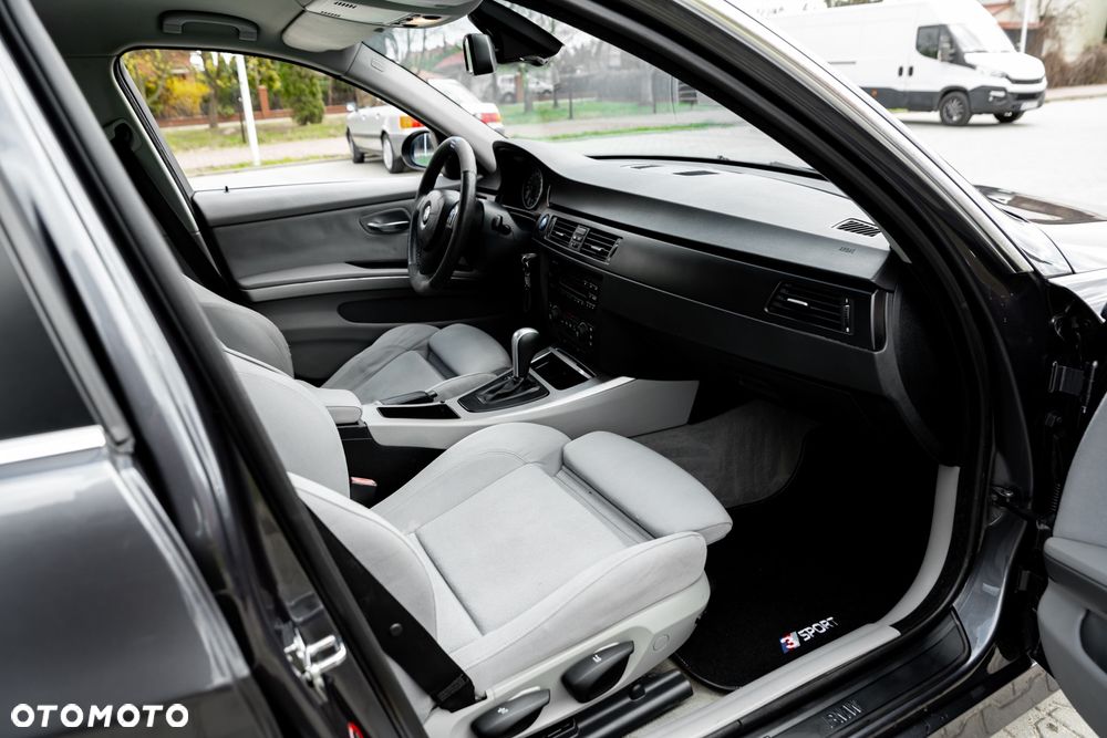 BMW Seria 3 325i - 23