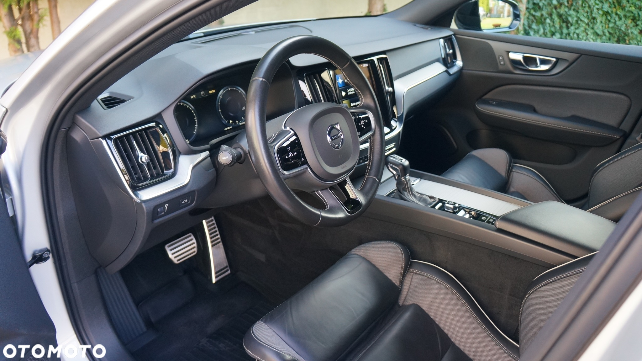 Volvo V60 D4 Geartronic R-Design - 21