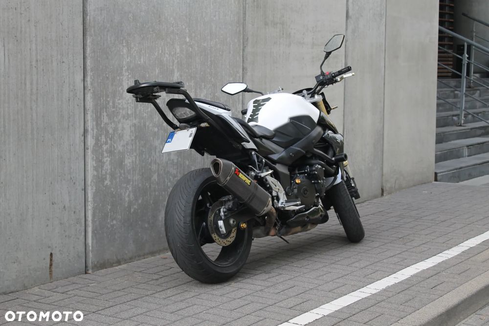 Suzuki GSR - 4