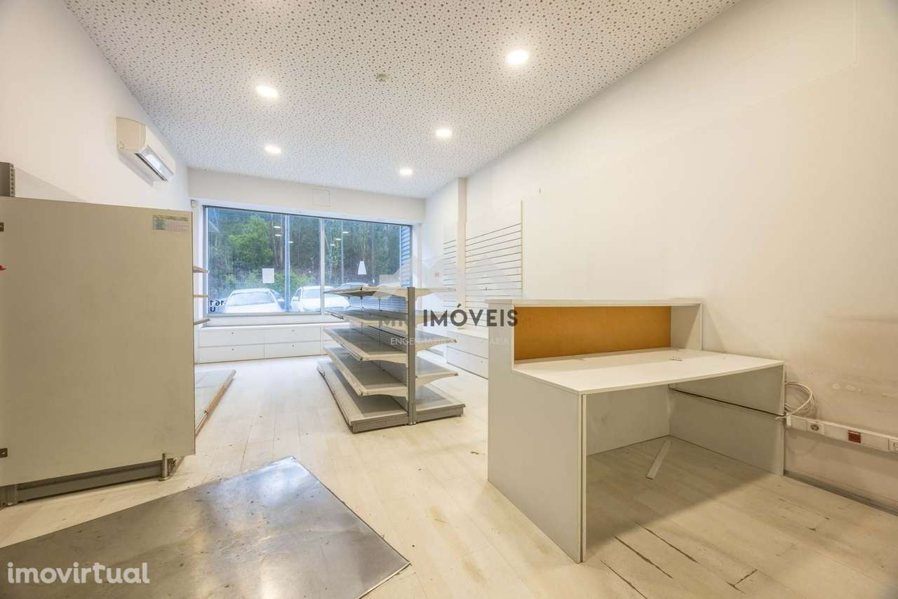 Armazém | Zona Industrial Ermesinde | Arrendamento - Grande imagem: 2/17