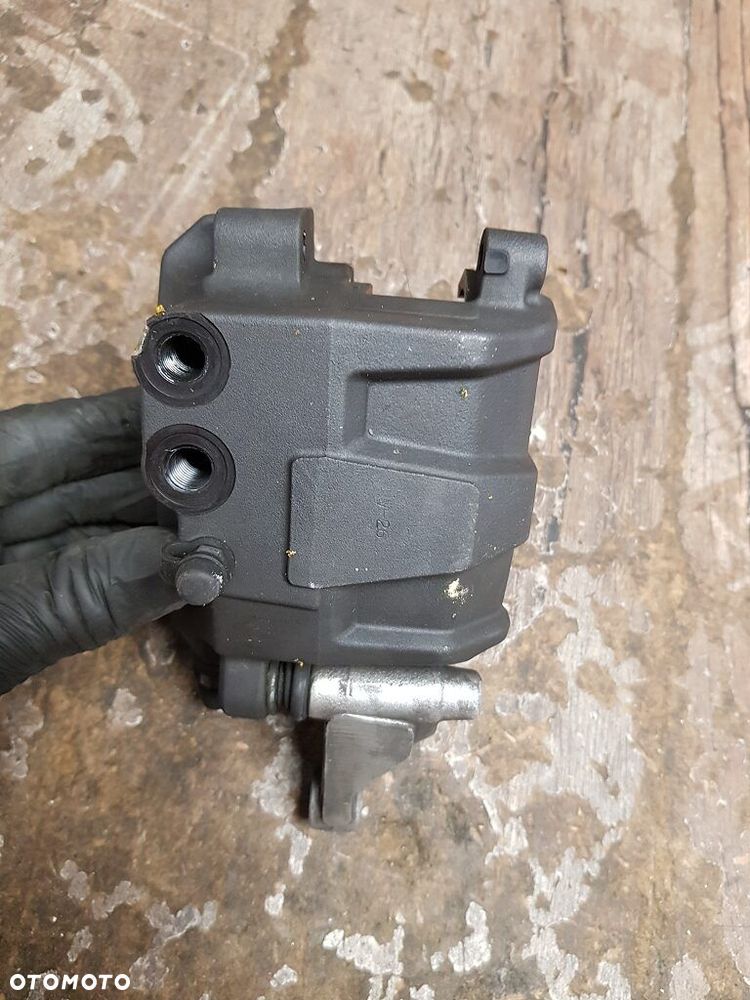 Zacisk hamulcowy jarzmo Honda Shadow VT750 Spirit Aero - 9