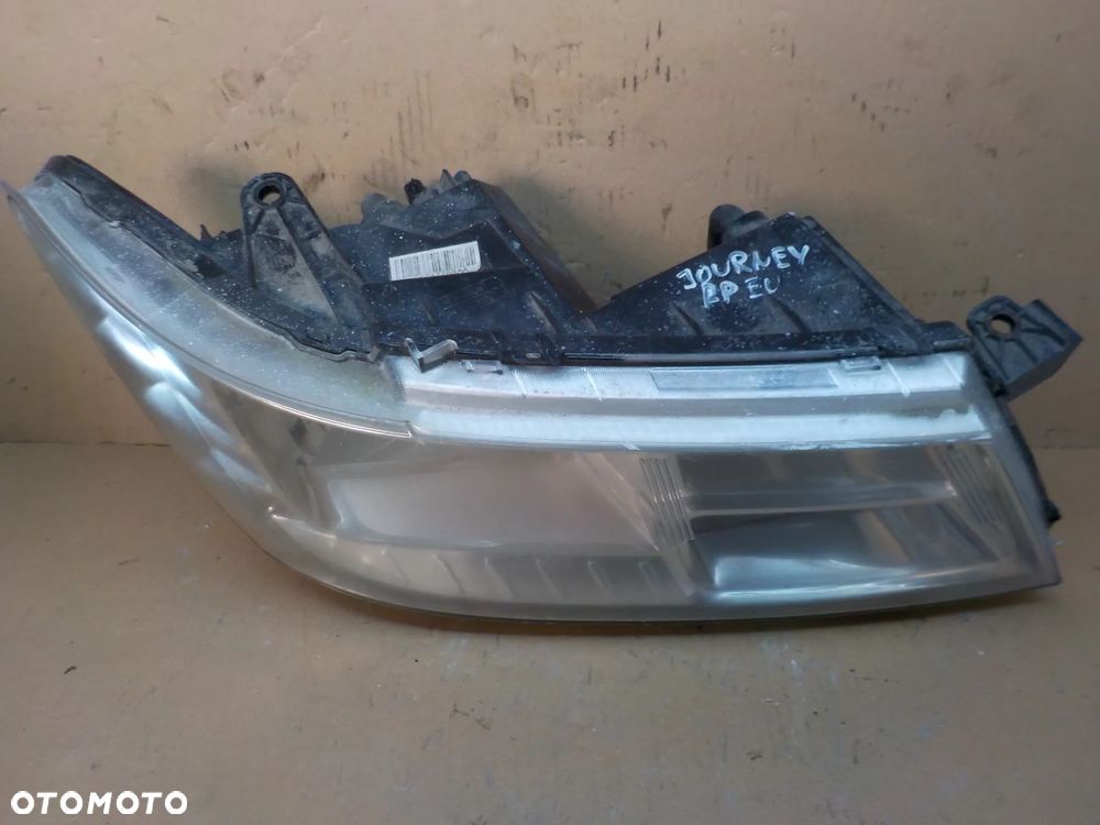 DODGE JOURNEY LAMPA PRAWA PRZÓD EUROPA - 2