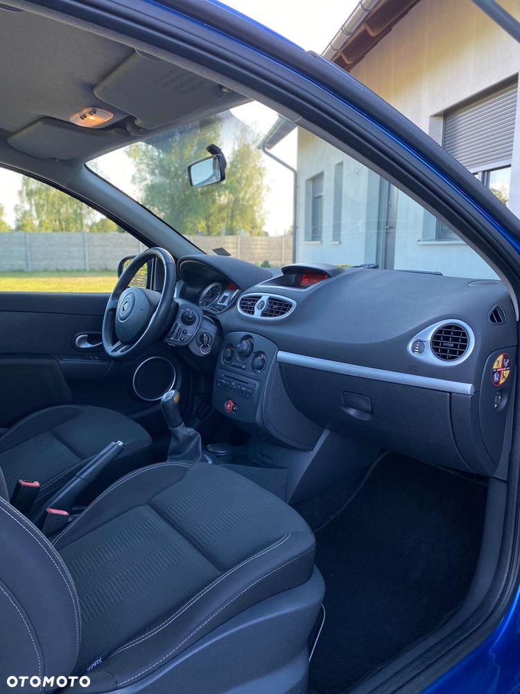 Renault Clio 1.2 16V 75 Expression - 30