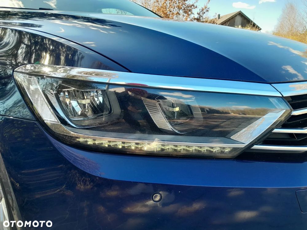 Volkswagen Passat - 32