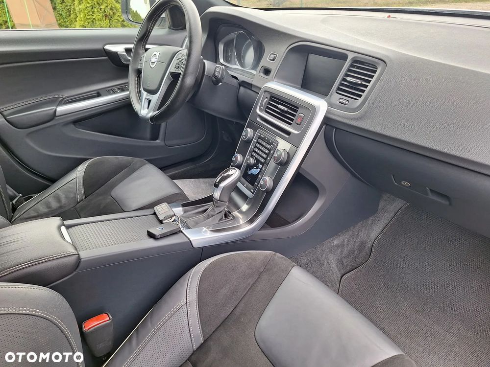 Volvo V60 D3 Geartronic RDesign - 24