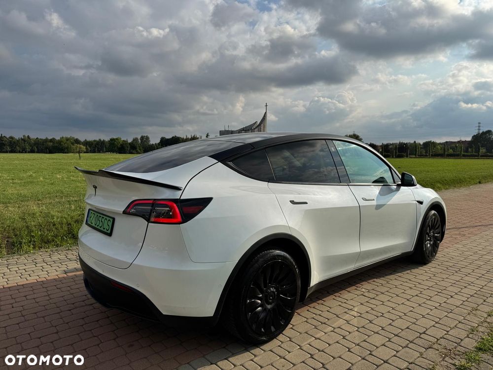 Tesla Model Y - 4