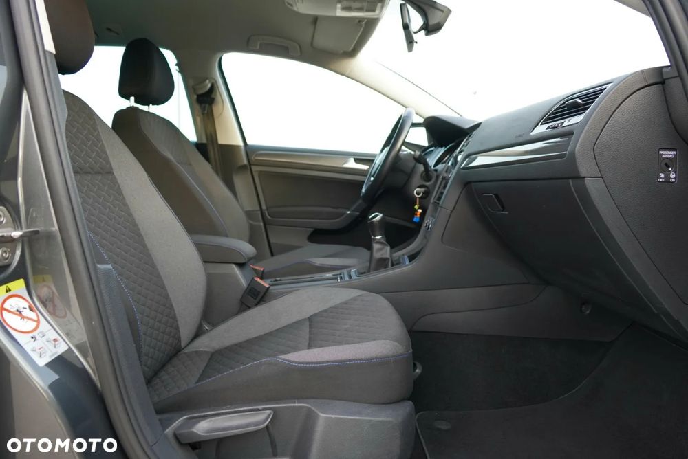 Volkswagen Golf - 36