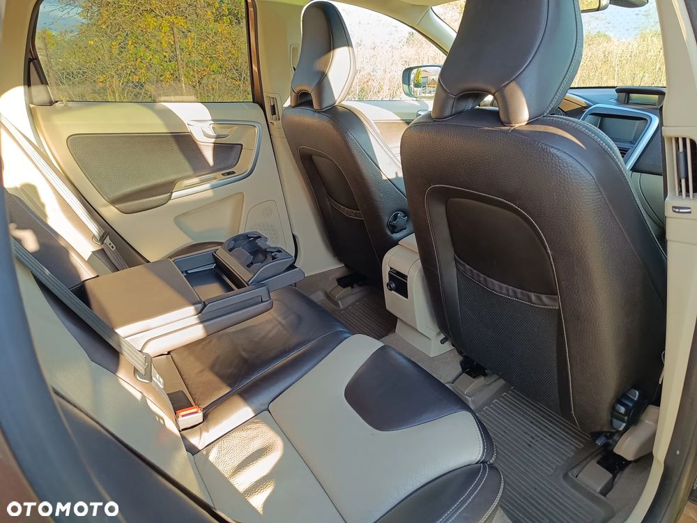 Volvo XC 60 D4 R-Design Momentum - 12