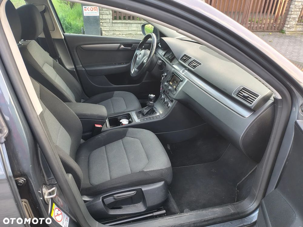 Volkswagen Passat - 12