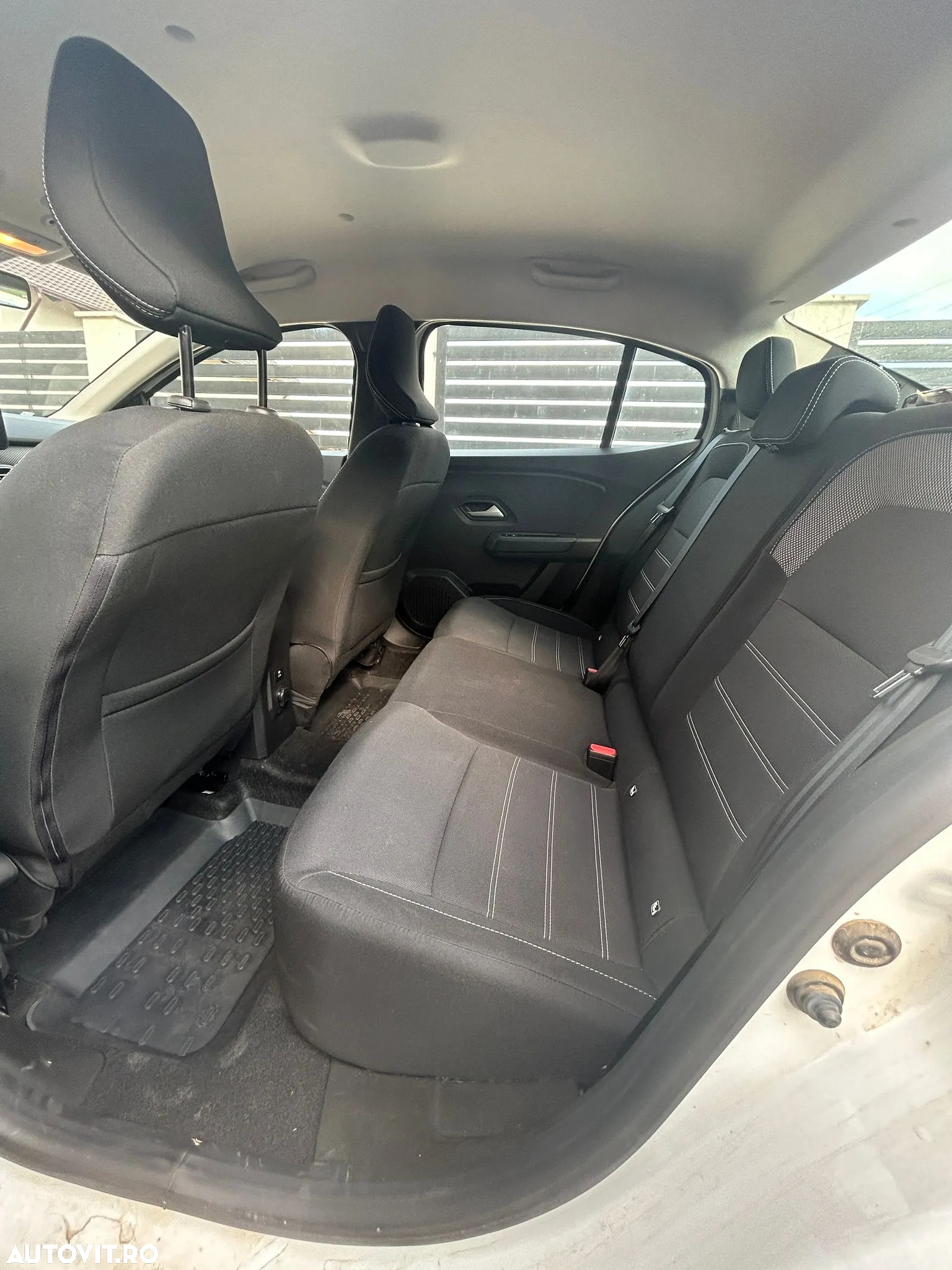 Dacia Logan TCe 90 MT6 Prestige+ - 11