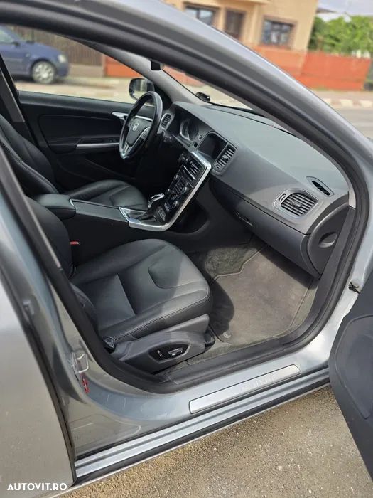 Volvo V60 D6 Plug-In-Hybrid AWD Geartronic Summum - 3