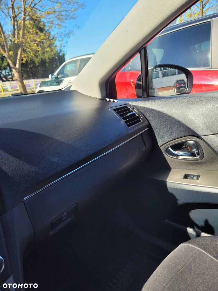 Toyota Avensis 1.8 Sol - 4