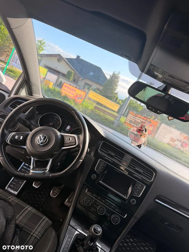 Volkswagen Golf - 6