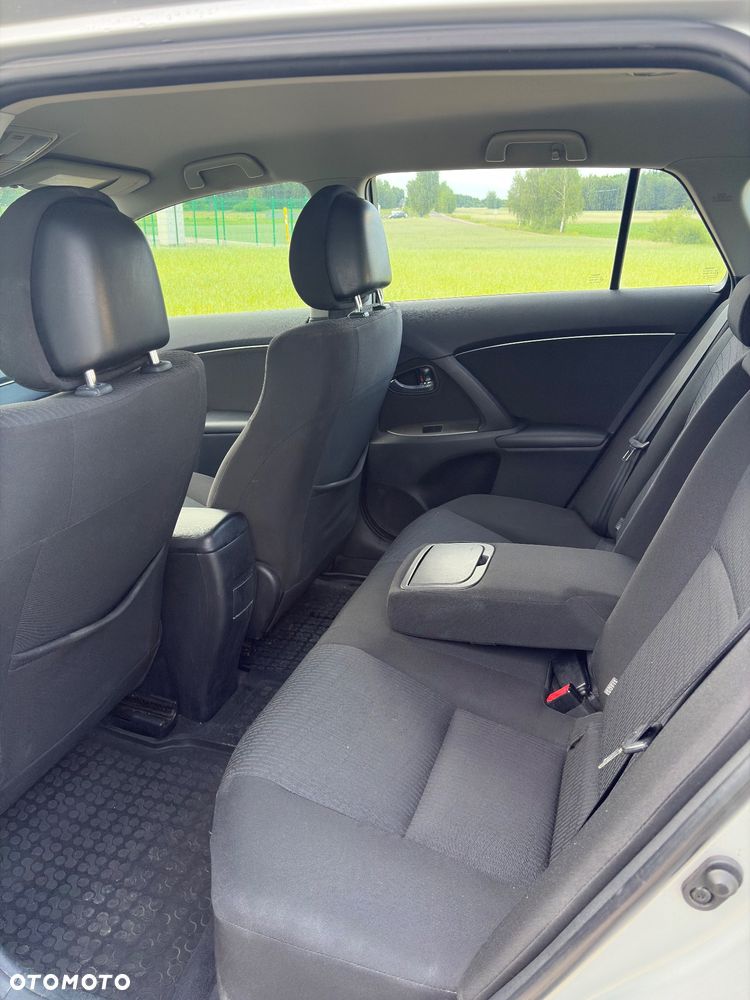 Toyota Avensis - 23