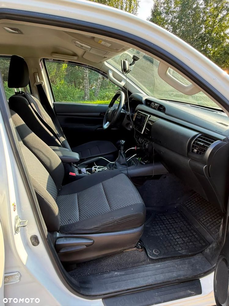Toyota Hilux 2.4 D-4D Double Cab DLX 4x4 - 15