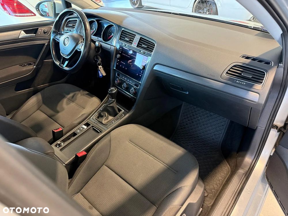 Volkswagen Golf VII 1.6 TDI BMT Comfortline - 11