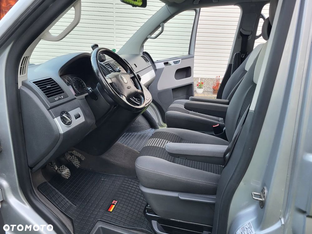 Volkswagen Multivan - 11