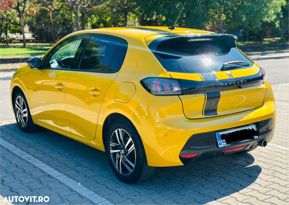 Peugeot 208 - 8