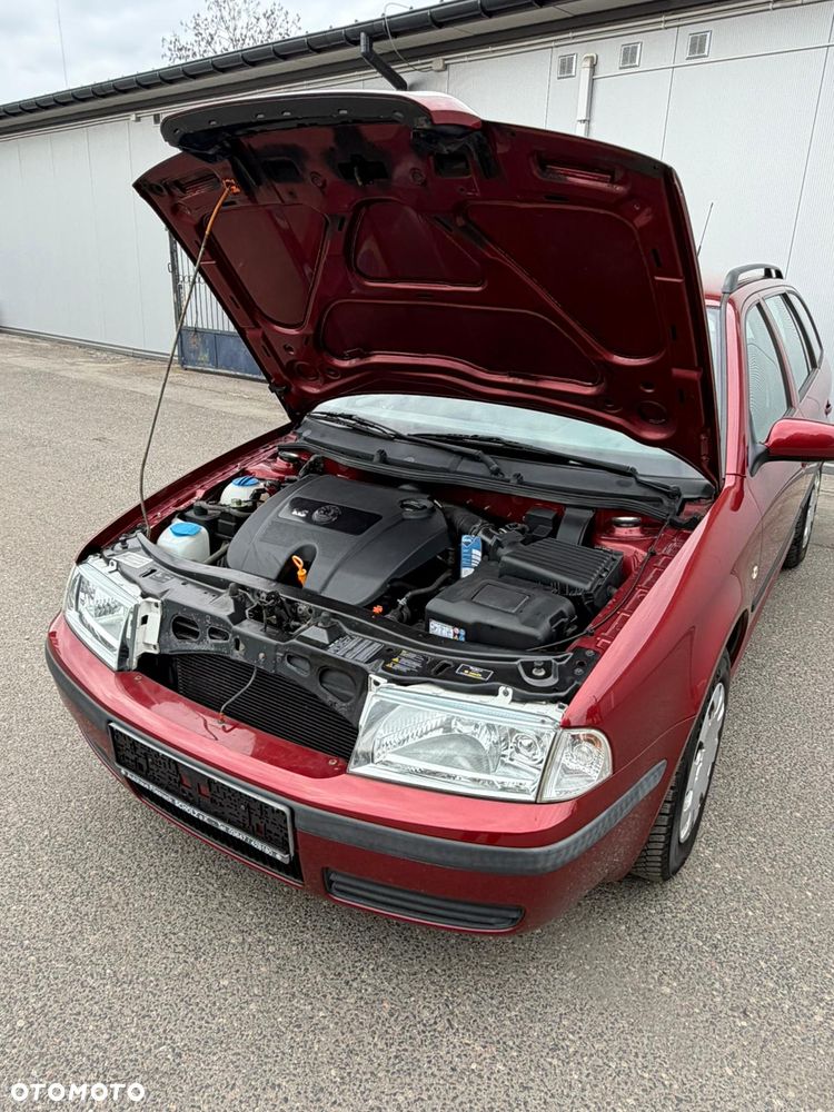 Skoda Octavia 1.6 Tour Sport - 10