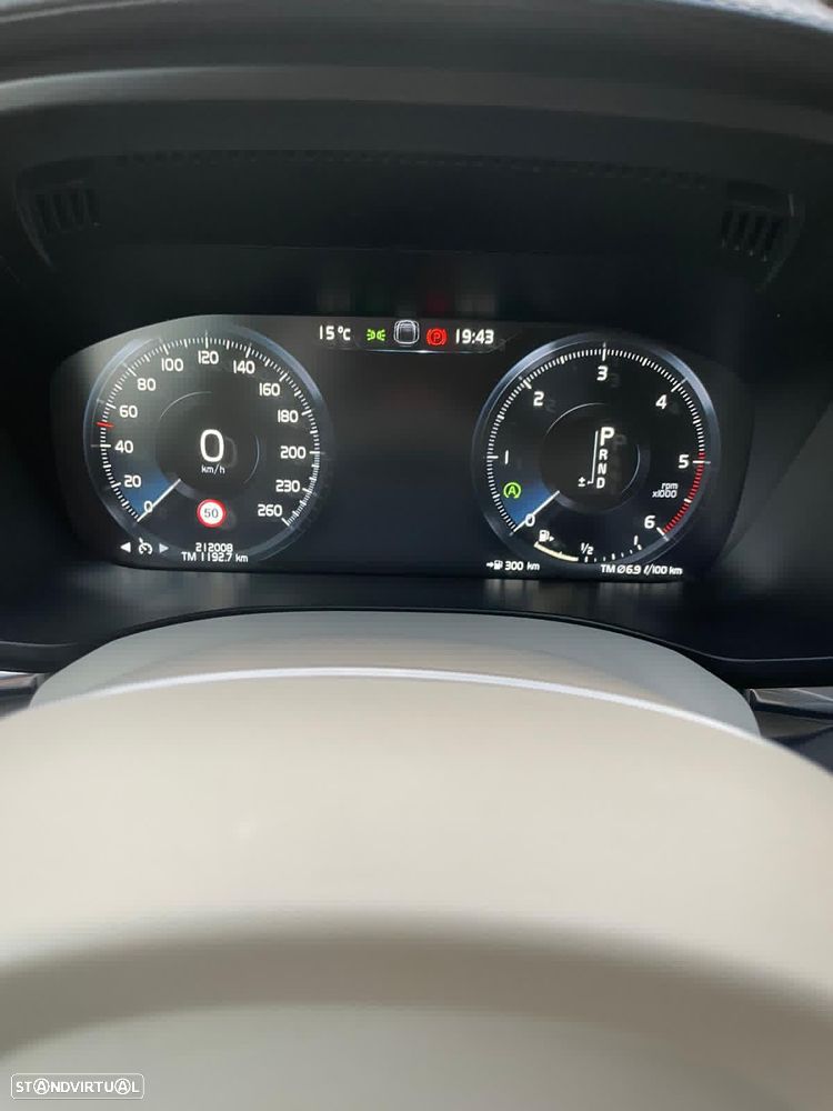 Volvo XC 60 2.0 D4 R-Design Geartronic - 12