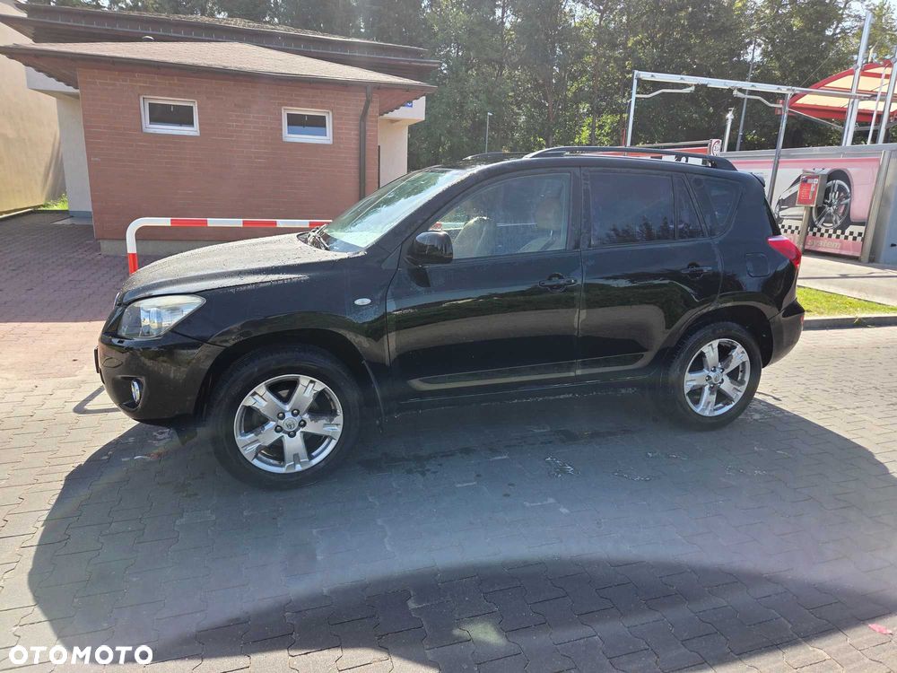 Toyota RAV4 - 1