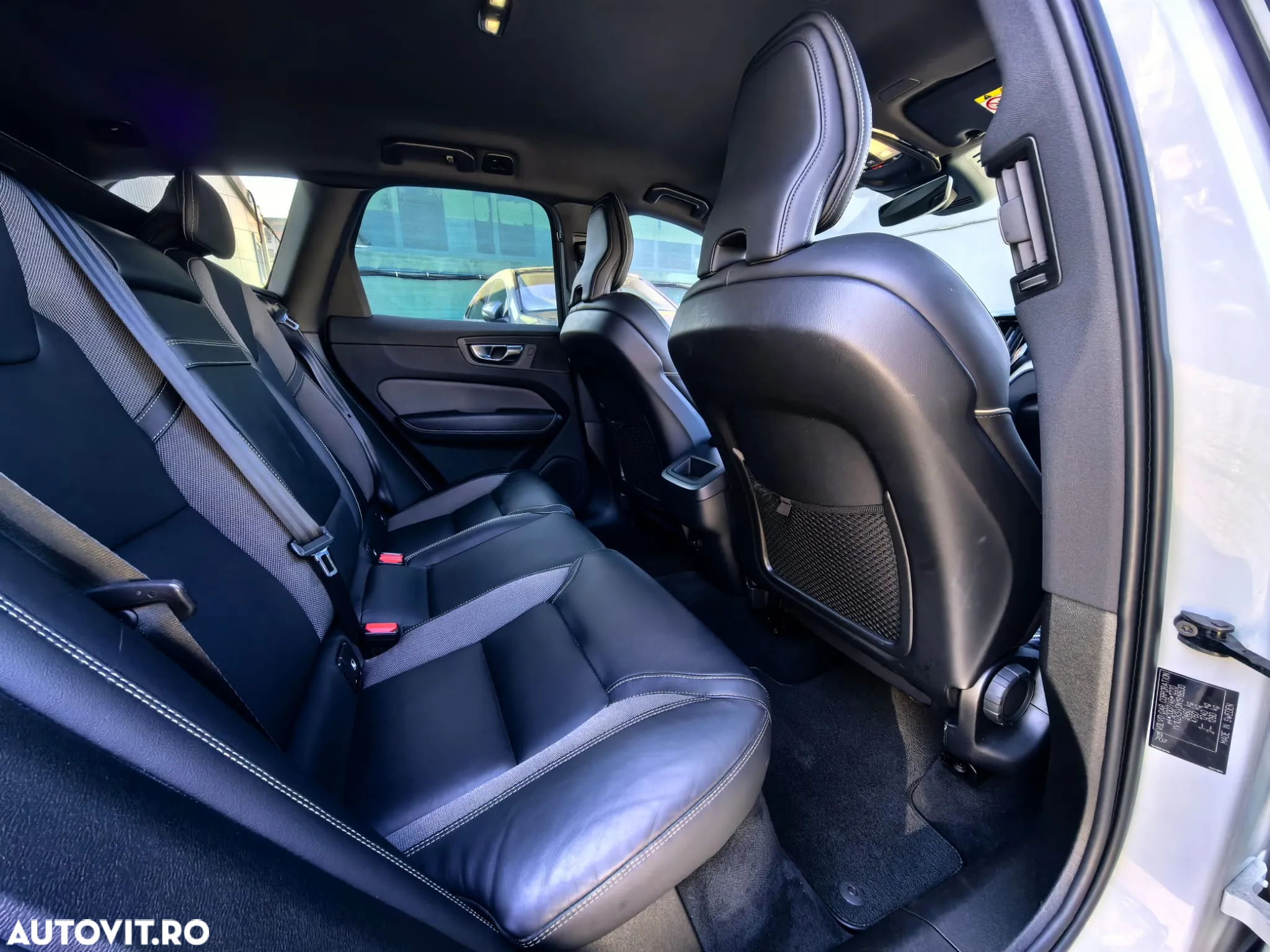 Volvo XC 60 B4 MHEV R-Design - 10