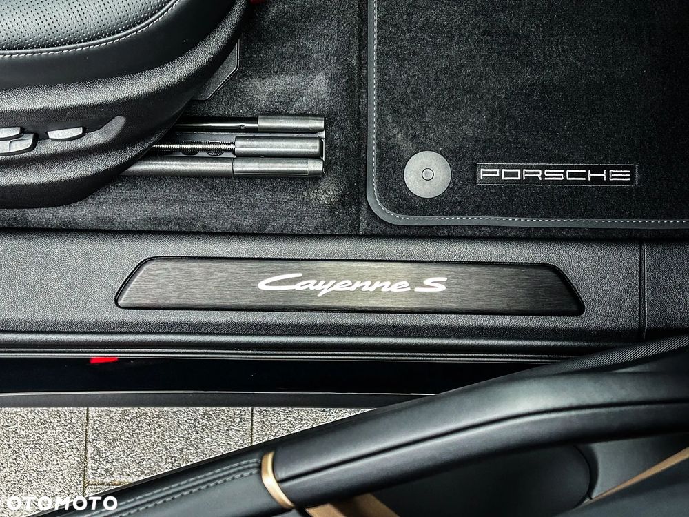 Porsche Cayenne S E-Hybrid PHEV Black Edition - 30