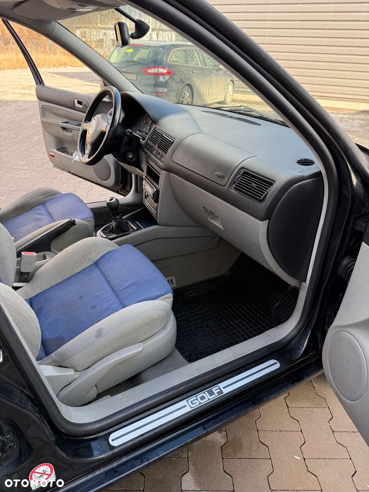 Volkswagen Golf 1.6 Highline - 30