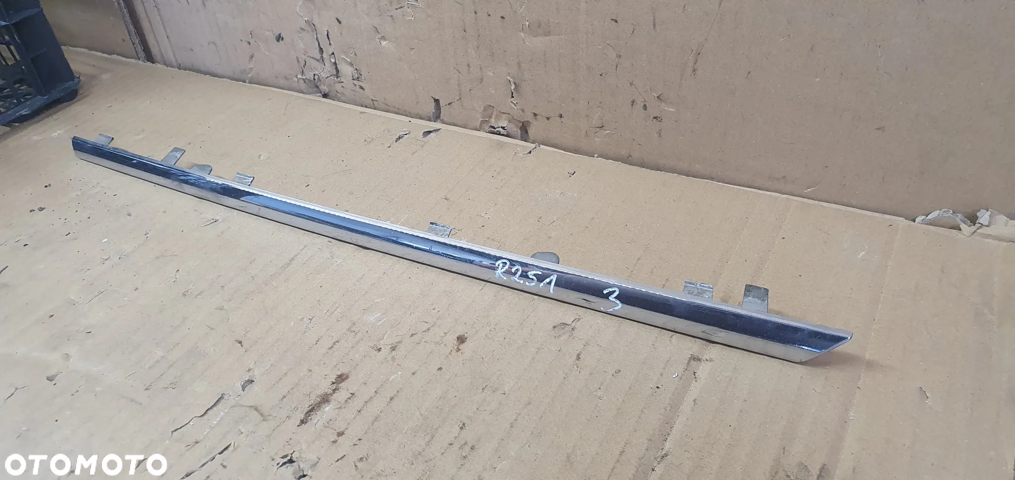 Listwa chrom Grilla atrapy Mercedes R-Klasa W251 A2518880085 - 4