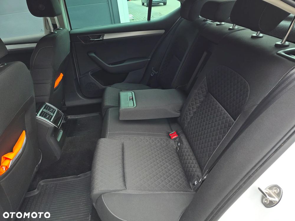 Skoda Superb 2.0 TDI SCR Ambition DSG - 15