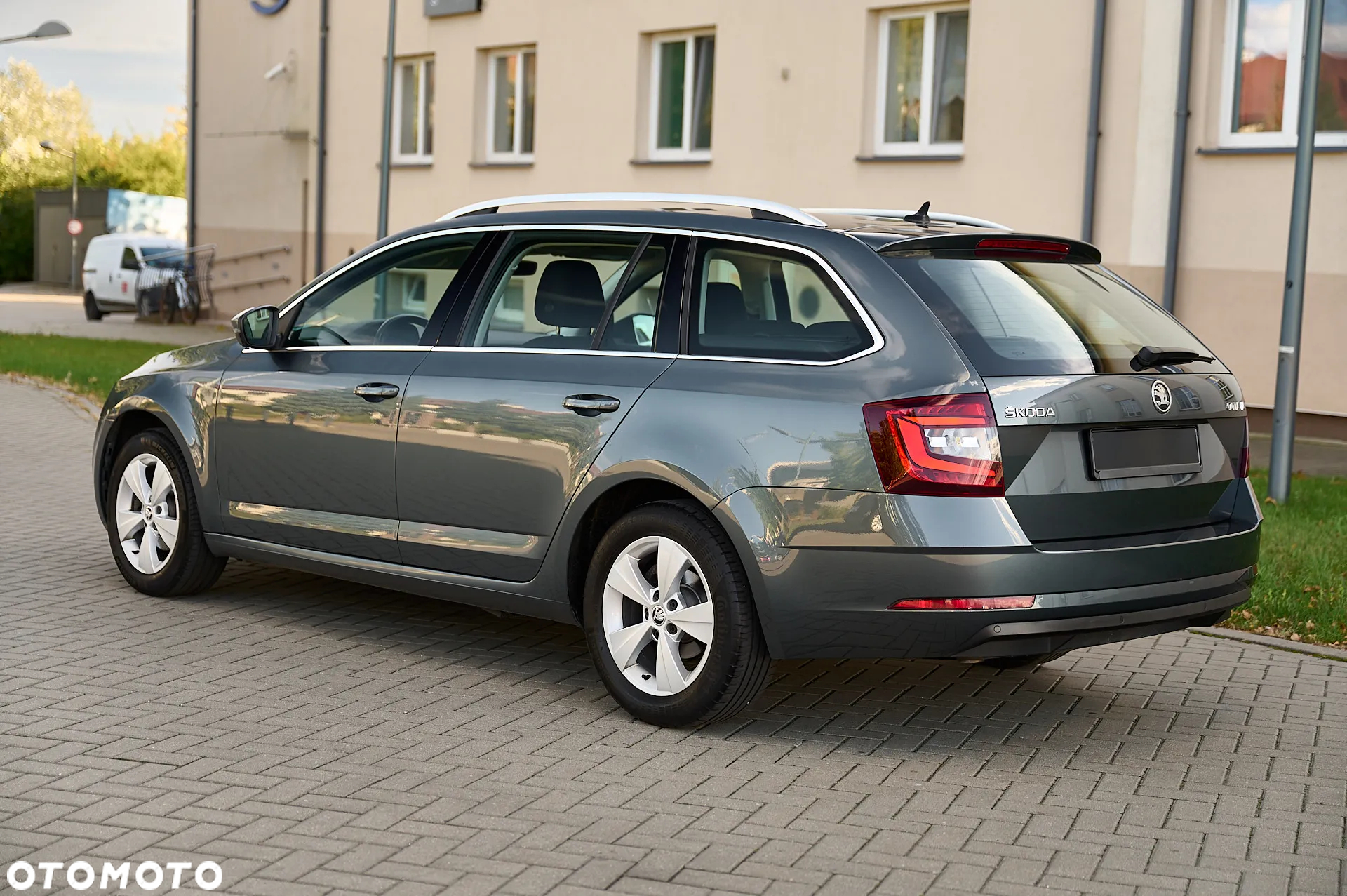 Skoda Octavia Combi 1.6 TDI DSG Ambition - 8