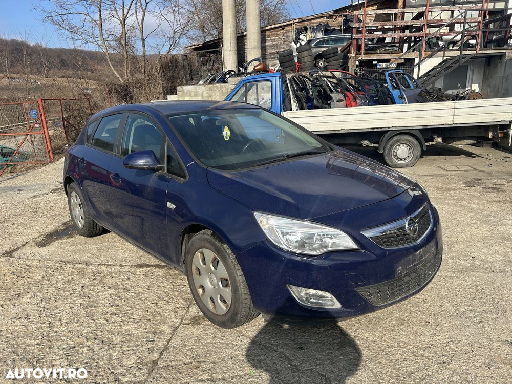 Far opel astra j europa - 2