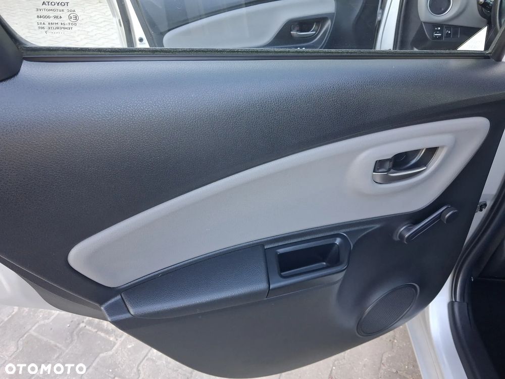 Toyota Yaris 1.0 Premium - 24