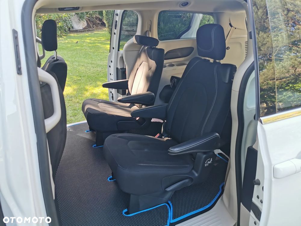 Chrysler Pacifica - 6