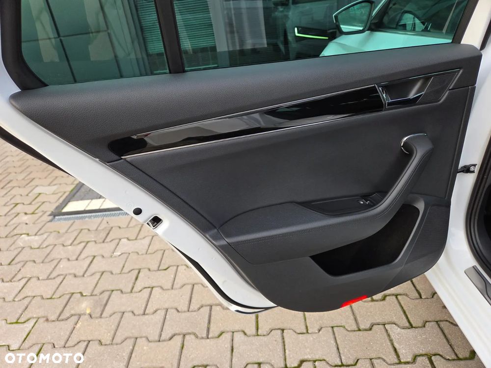 Skoda Superb 2.0 TDI SCR L&K DSG - 34