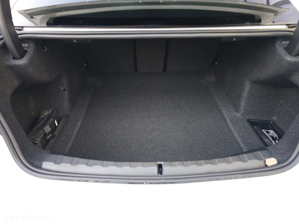 BMW Seria 3 318i - 33