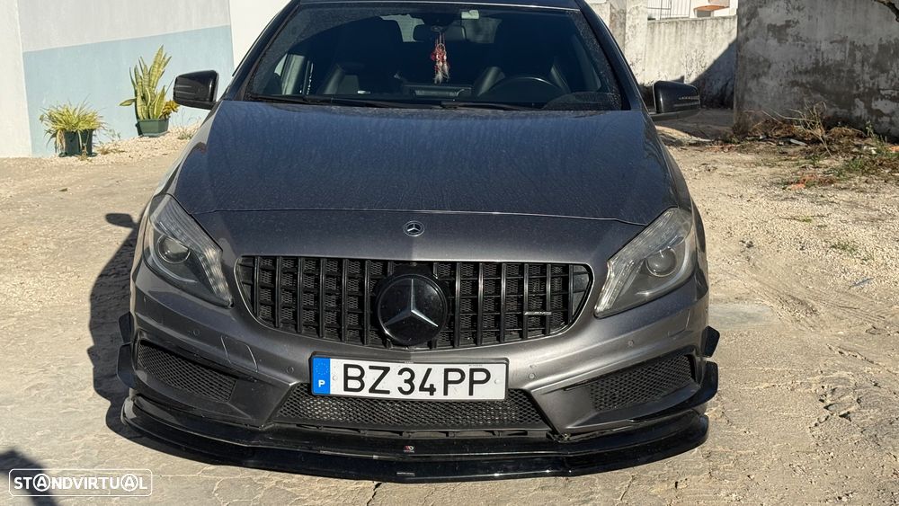 Mercedes-Benz A 180 2013 photo 2