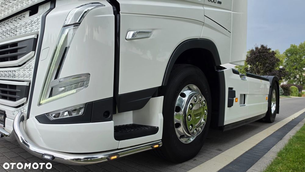 Volvo ///FH///500///2023/// GLOBETROTTER///XXL///FULLLED/// VIRTUAL COCPIT///KLIMATYZACJA POSTOJOWA///ALUFELGI///RADARY/// KAMERA///WYŚWIETLACZ OBCIĄŻENIA/// ZABUDOWY MIĘDZYOSIOWE/// STAN BARDZO DOBRY - 15