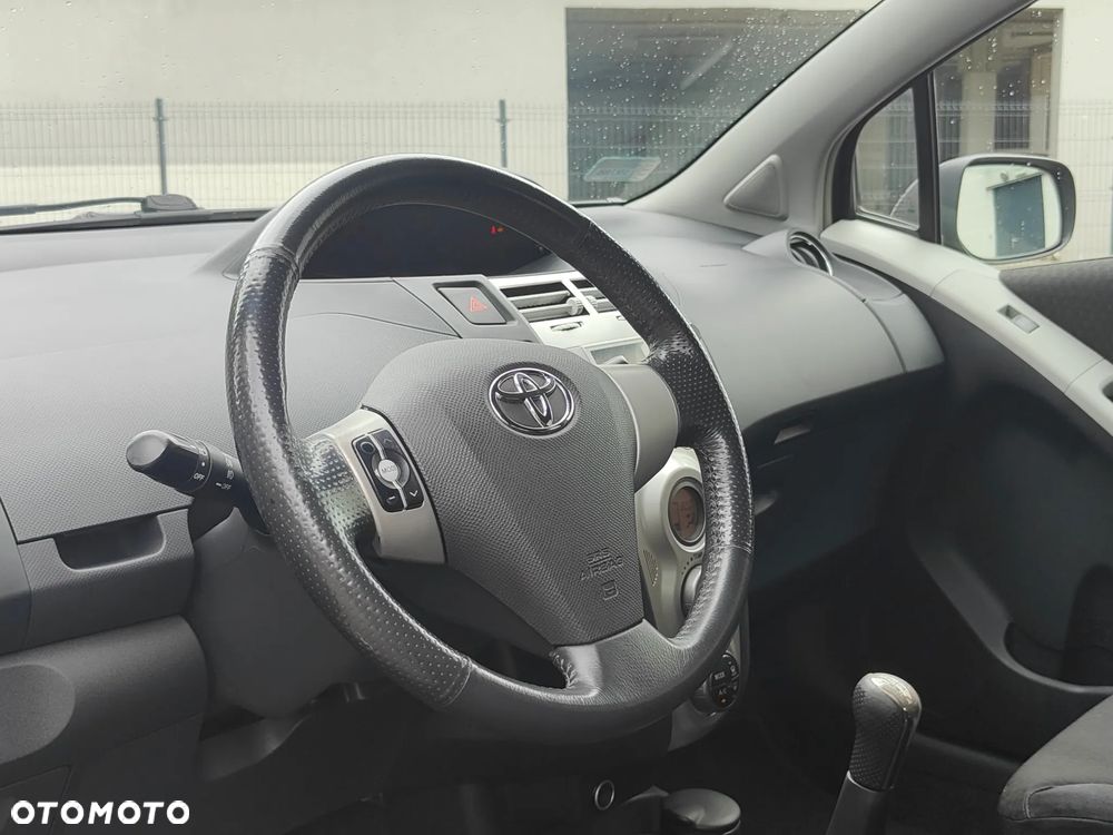 Toyota Yaris - 17
