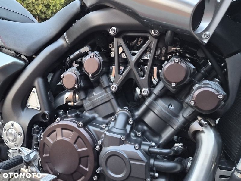Yamaha V-MAX - 4