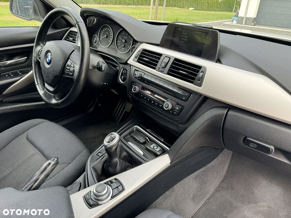 BMW Seria 3 318d - 26