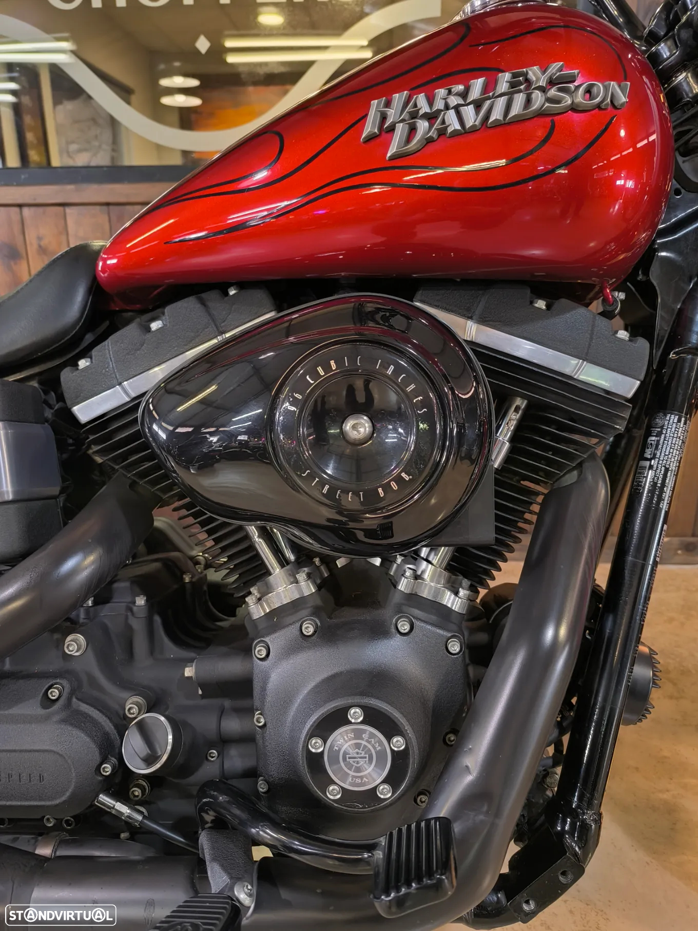 Harley-Davidson Dyna STREET BOB - 2