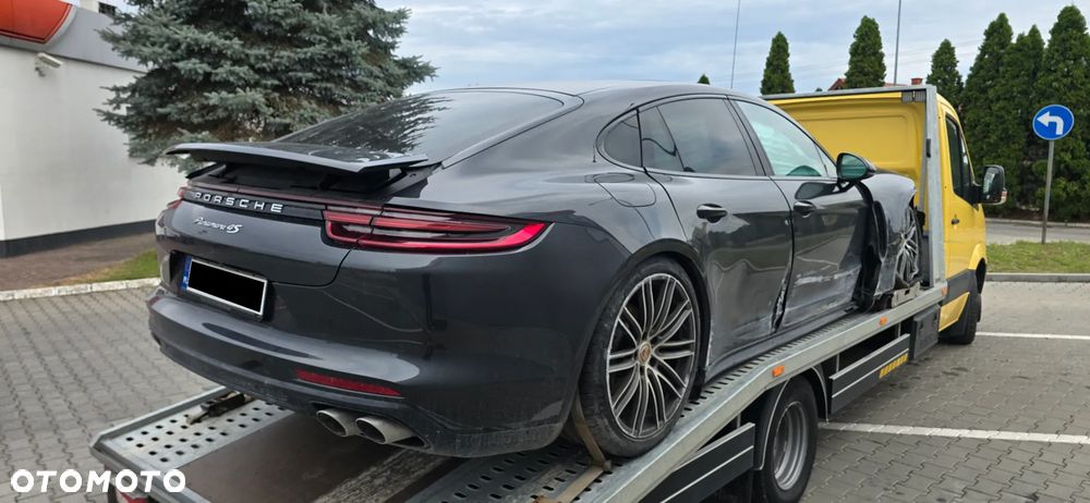 Porsche Panamera 4S - 3
