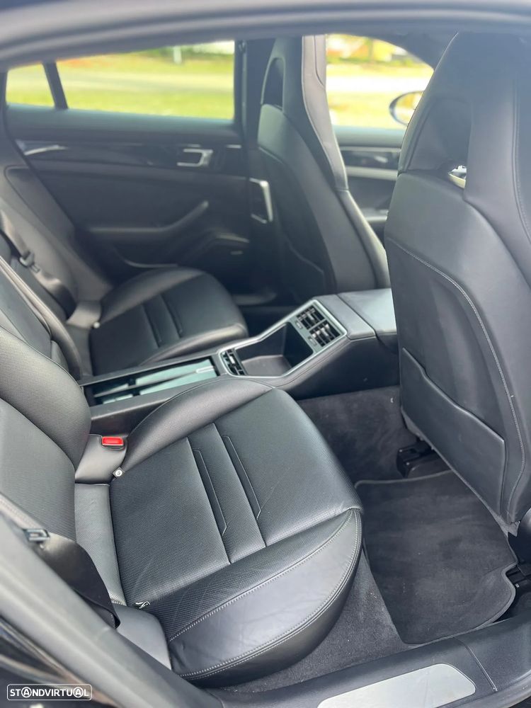 Porsche Panamera 4 E-Hybrid - 8