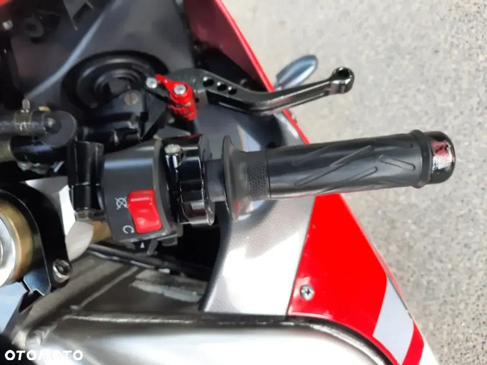 Yamaha R1 - 16